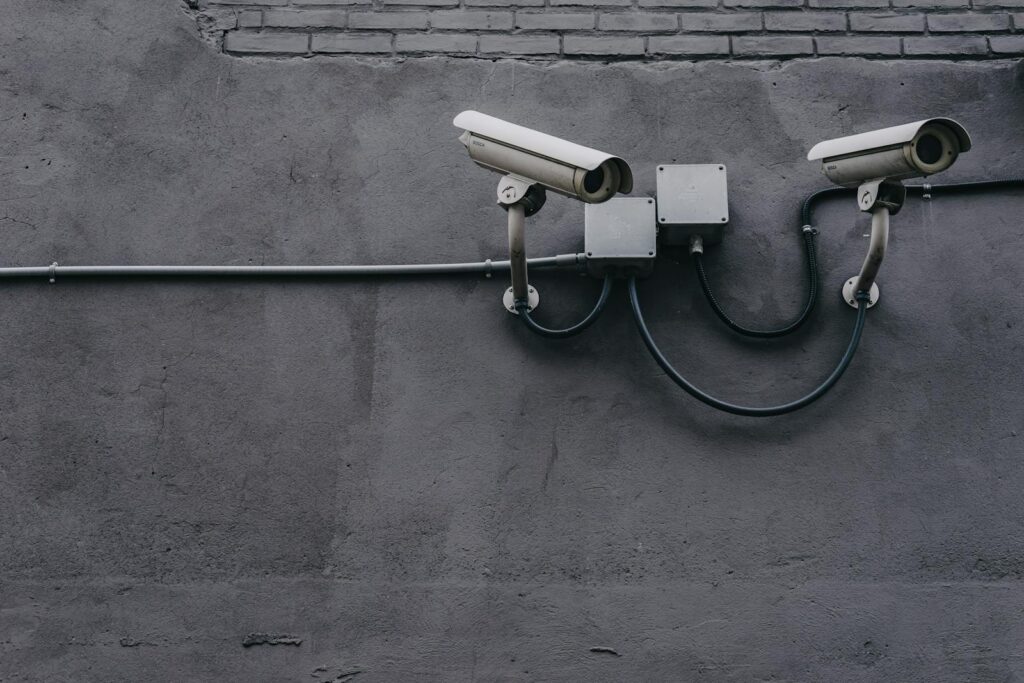 GPS tracking hardware devices for probation officers