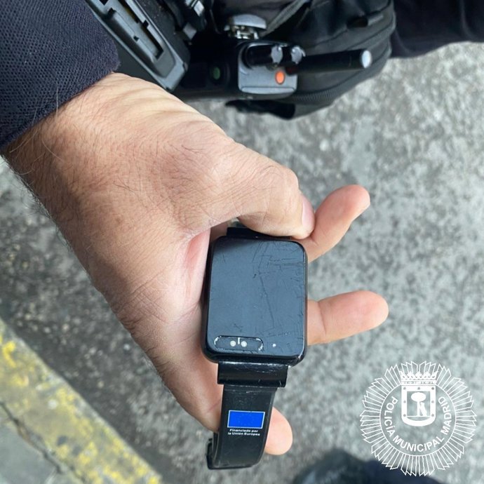 Cut GPS wristband monitoring bracelet confiscated by Madrid Municipal Police - Spain Cometa system domestic violence tracker removed by offender